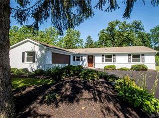 2393 Lakeview Dr, Bellbrook, OH