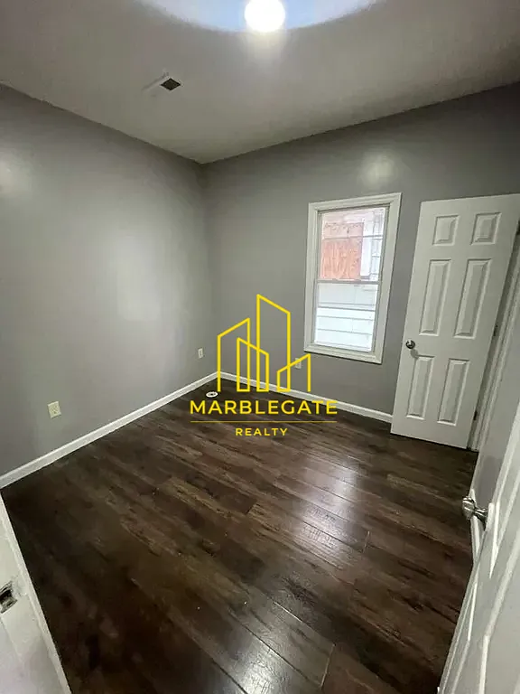 3 bed, 1050 sqft, $2,095 — Photo 3