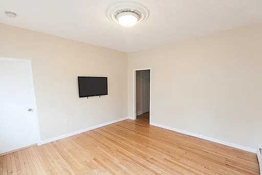 367 Maverick St #2 — Photo 4