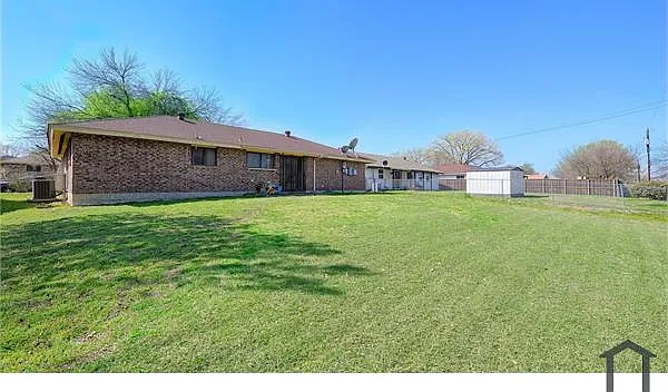 2711 Canary Cir — Photo 2