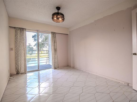 5th image of 251 Preston F #251