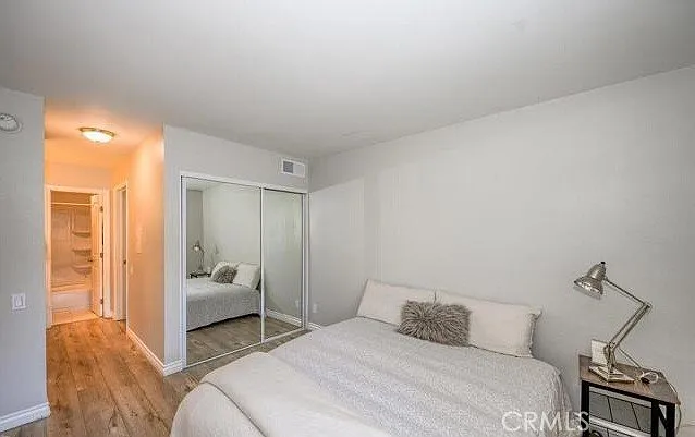 5460 White Oak Ave #E218 — Photo 4