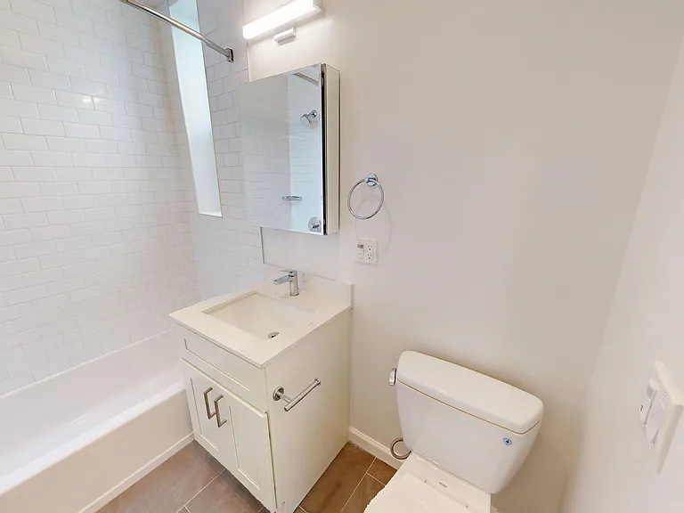 100 Broderick Street — Photo 4