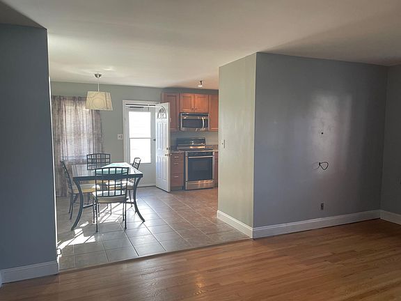 3rd image of 100 Evergreen Ave #B