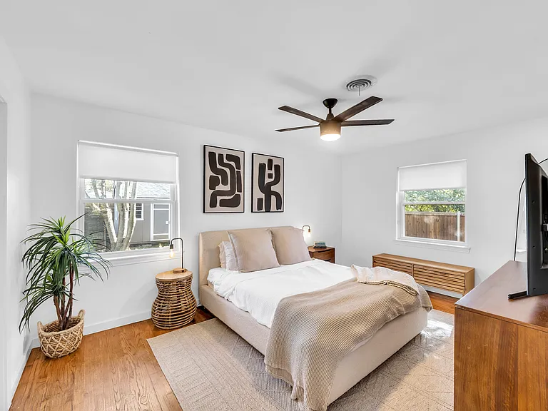 403 S Lois Ln — Photo 15