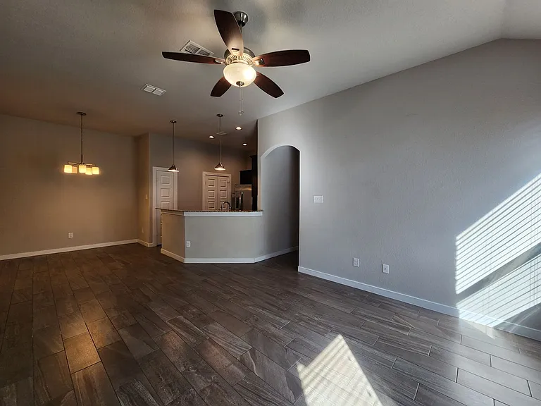 367 Creekside Curv — Photo 6