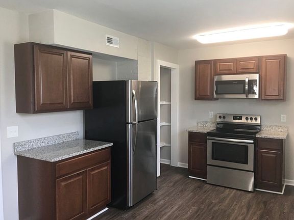 3rd image of 902 Elliston St #902