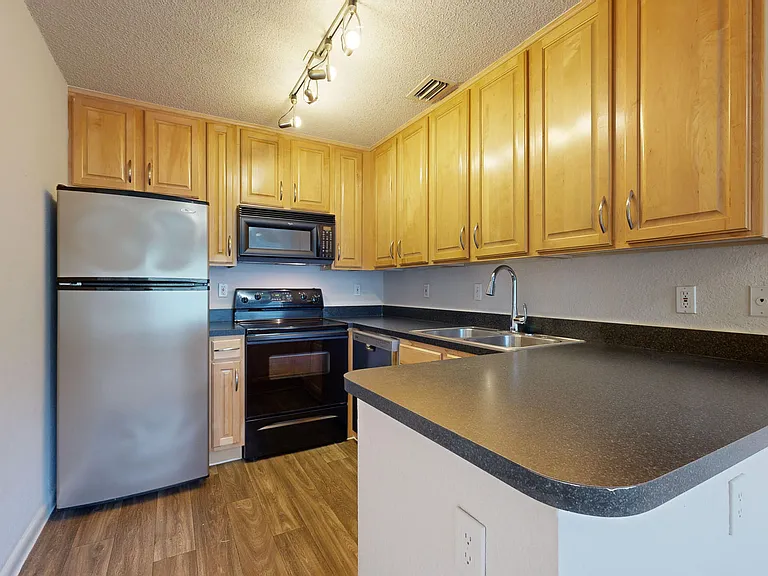 Altamira Place Apartment Homes — Photo 44