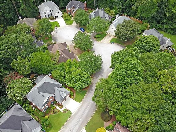 4th image of 2664 River Oak Dr