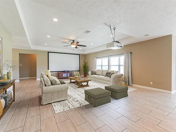 5th image of 215 Mossy Meadow Dr