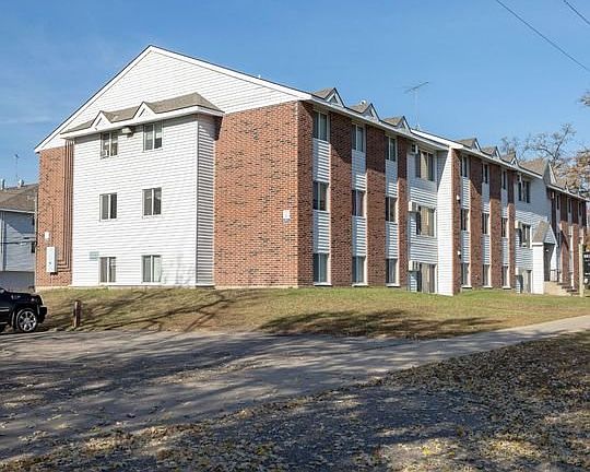 2nd image of 1011 5th Ave S #206