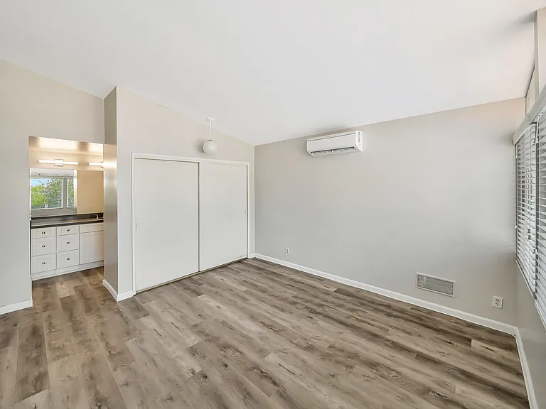 1751 Colby Ave #4 — Photo 29