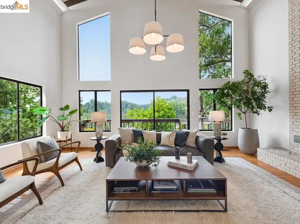 6865 Thornhill Dr, Oakland, CA 94611
