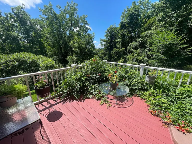 182 Division St — Photo 20