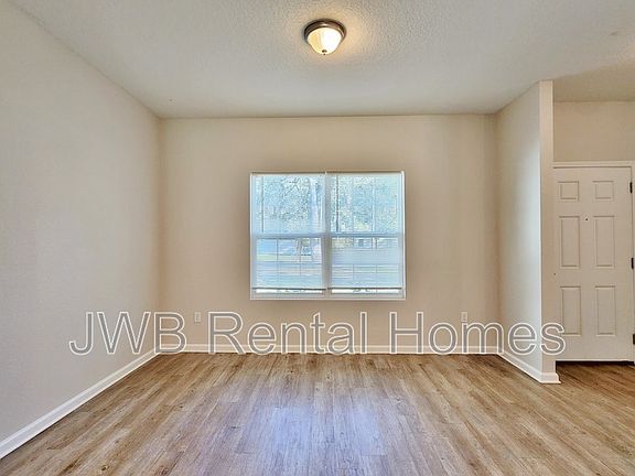 4th image of 7204 Park City Dr