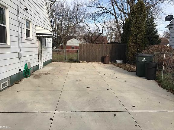 3rd image of 21213 Bon Heur St