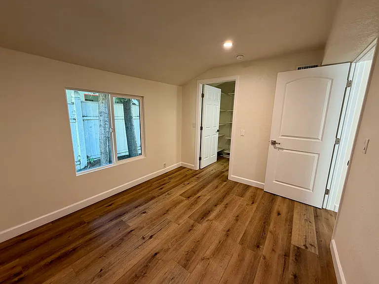 4550 Murietta Ave — Photo 13