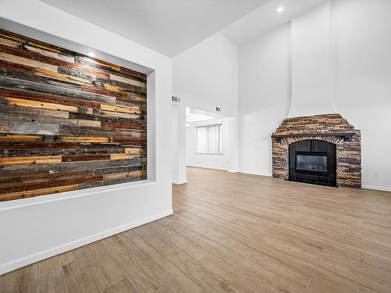 10463 E Olla Ave — Photo 2