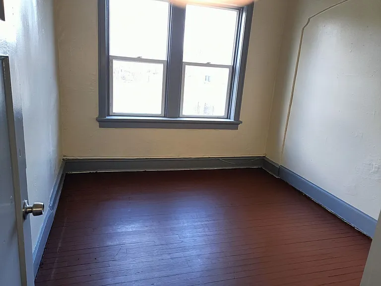 3112 W Glendale Ave — Photo 2