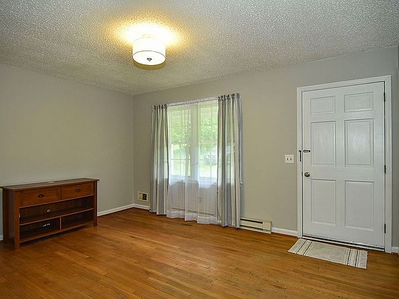 4th image of 122 N Wonder Dr