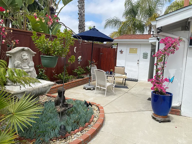 PRIVATE PATIO