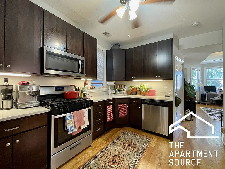 3611 W Wolfram St #2 — Photo 1
