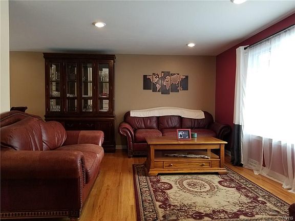 3rd image of 4010 Bay Park Dr