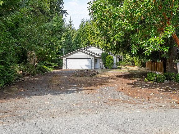 2nd image of 1567 Lauras Loop
