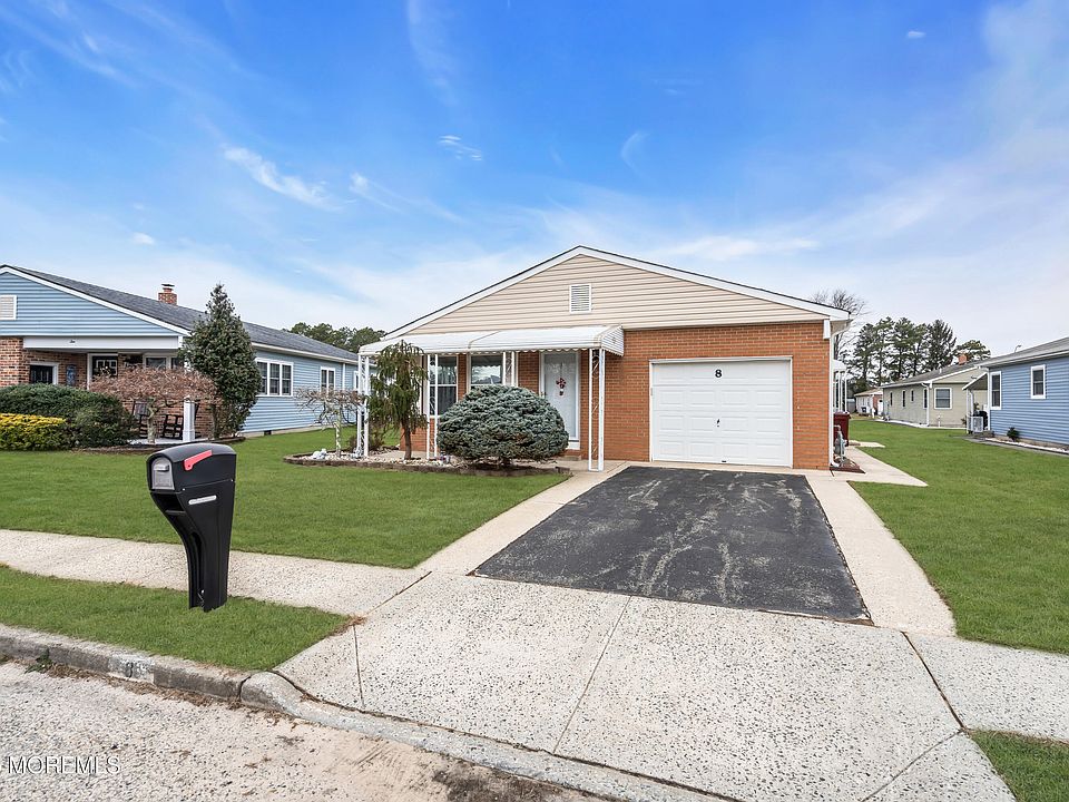 1st image of 8 Merrilee Lane