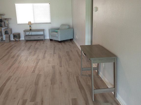 2nd image of 305 Indigo Dr S