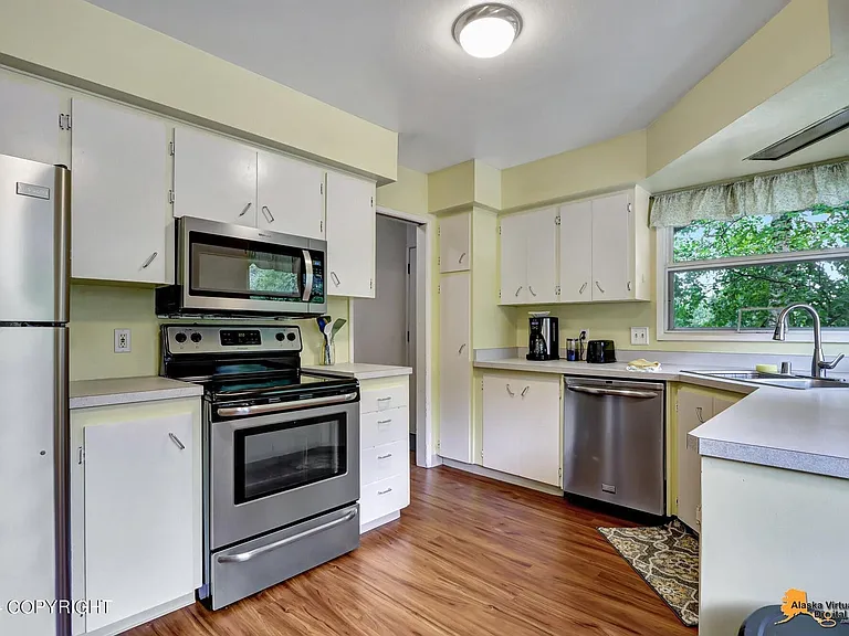 4521 Arctic Blvd #B — Photo 10