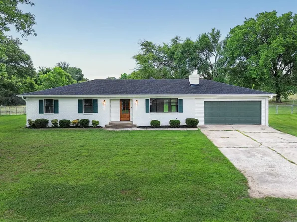1 Lakeview Cir, Clarksville, AR 72830