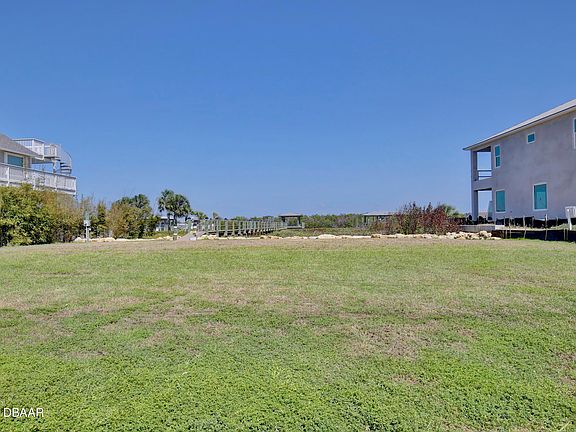4th image of 211 N Riverside Dr