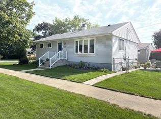 2315 Hickory St, Des Plaines, IL 60018