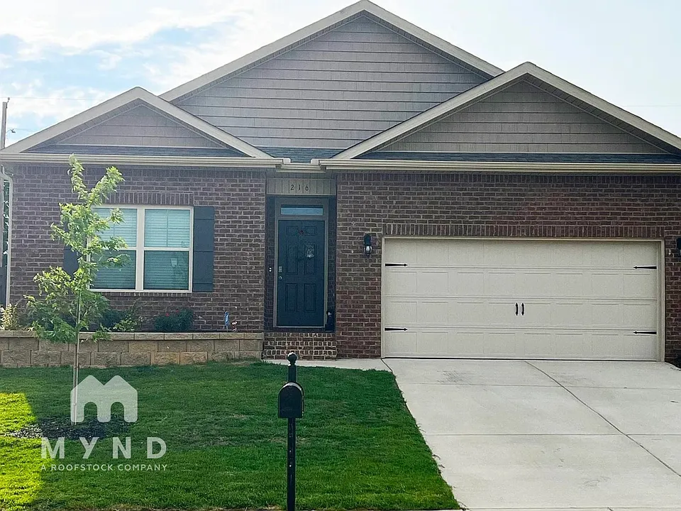 216 Lakewater Cir