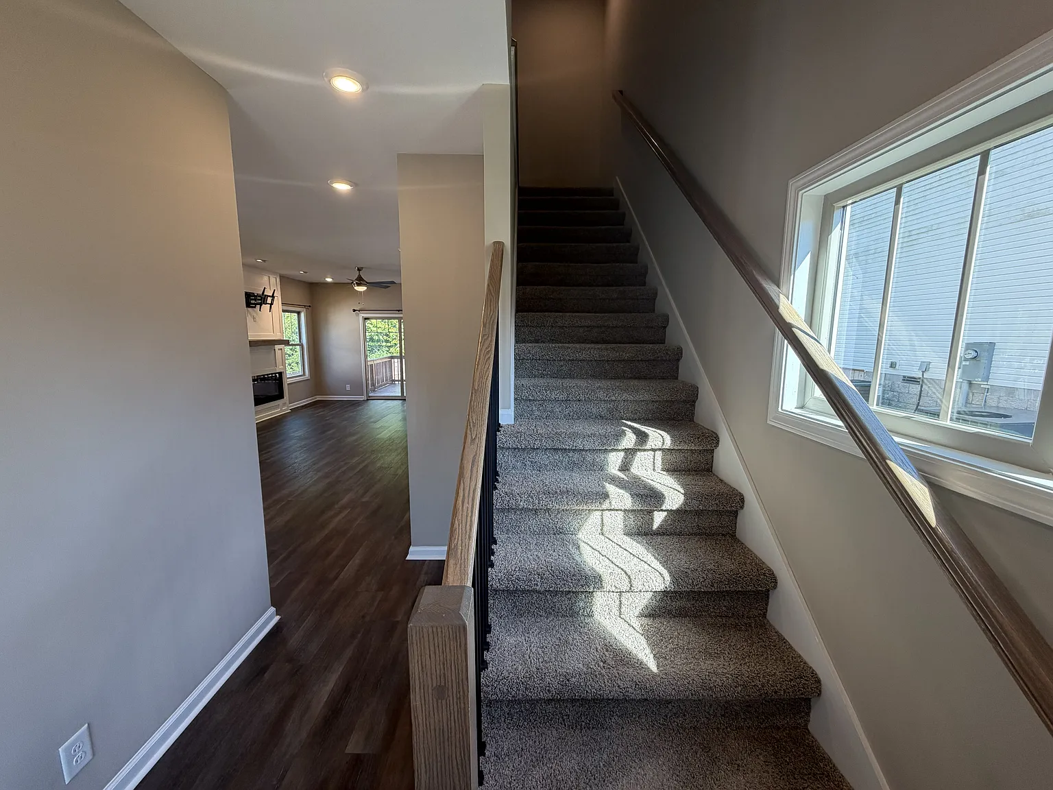 3 bed, 2.5 bath, 1518 sqft, $1,595 — Photo 3