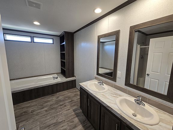 5th image of 338 Pineland Ave #118
