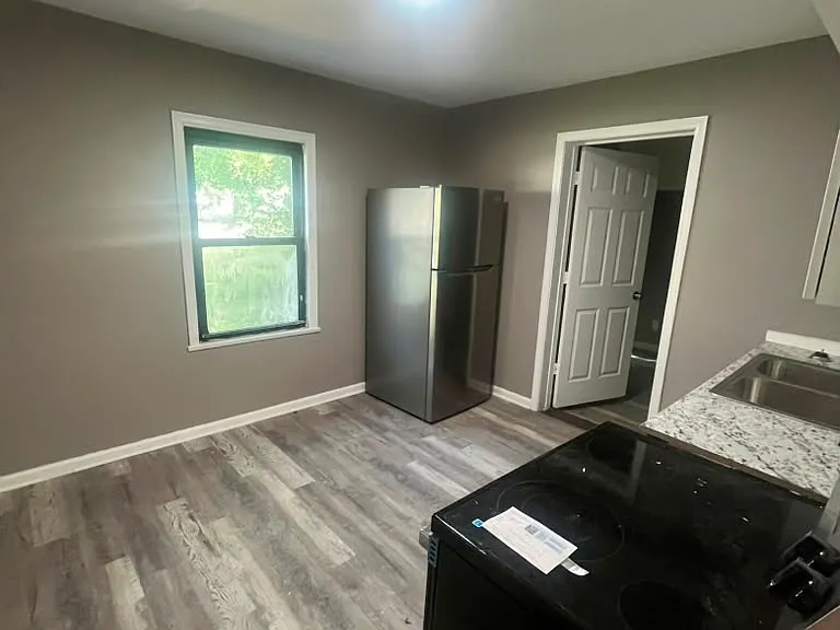 8000 Busiek Ave — Photo 11