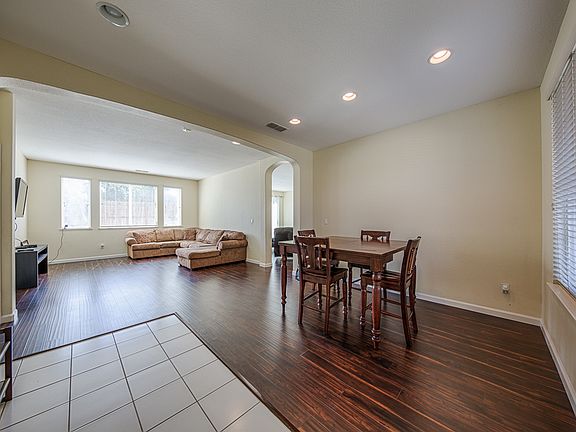 3rd image of 1422 Wood Creek Dr