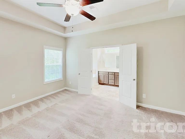 925 Beverly Ct — Photo 8