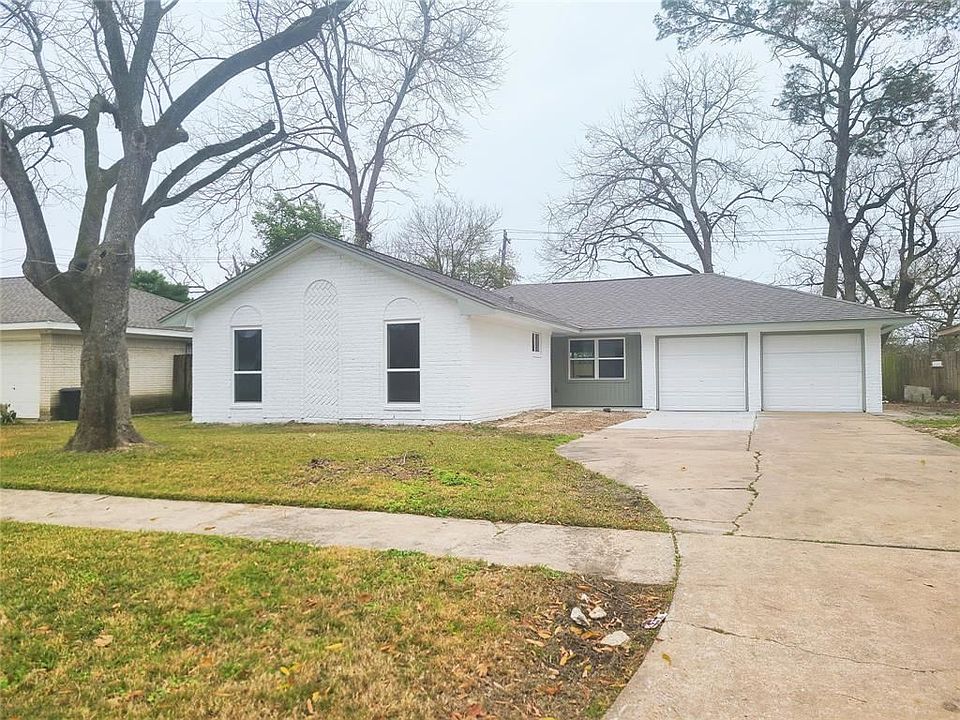 1st image of 14018 Hollypark Dr