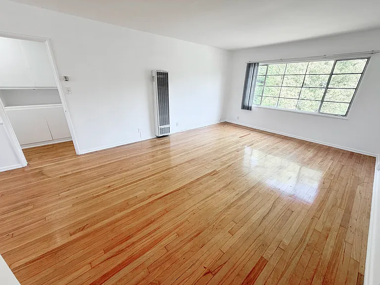 235 E California Blvd — Photo 4