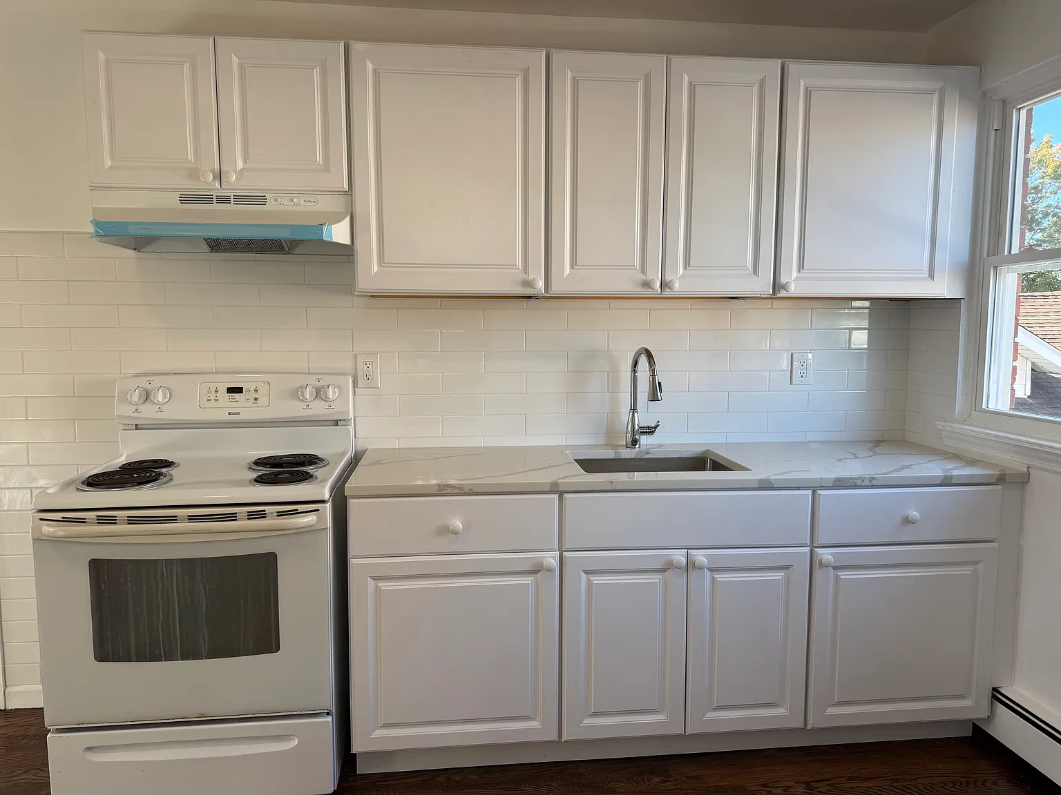 2 bed, 700 sqft, $2,700 — Photo 2