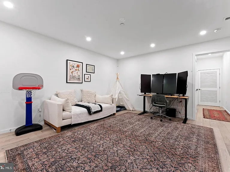 312 Poplar St — Photo 7