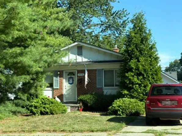 29146 Bridge St, Garden City, MI 48135