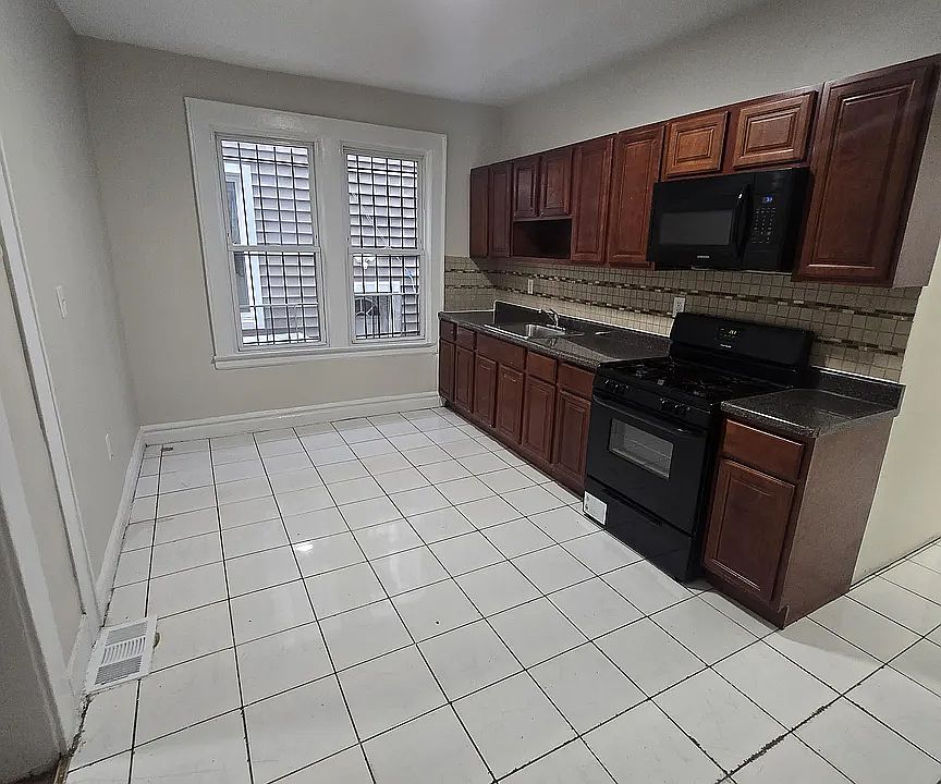 1st image of 52 Willoughby St #5D