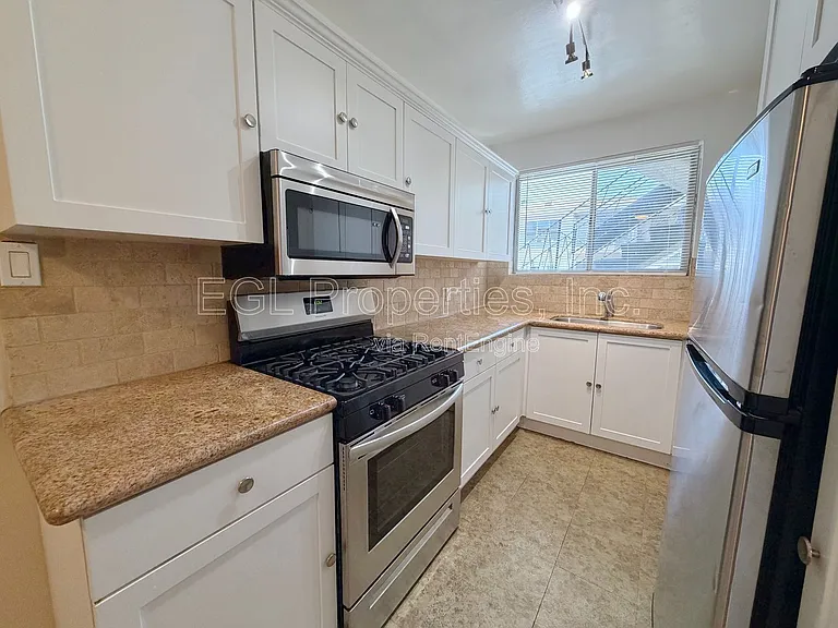 1168 N Curson Ave #2 — Photo 6