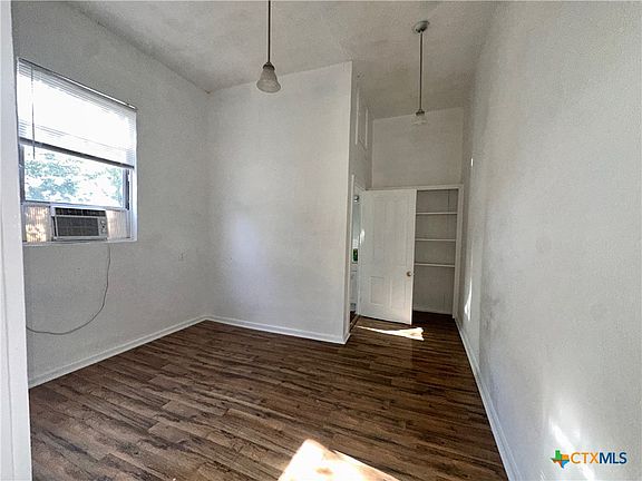 4th image of 1105 N 12th St