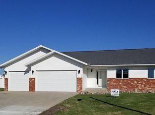 102 Fairway Dr, Casselton, ND 58012