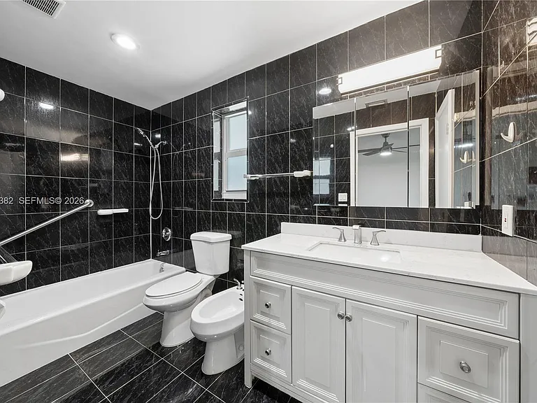 220 NW 130th Ave — Photo 23